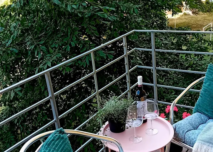 Apartman Veva - 2Kk Blizko Centra, Balkon, Parkovani, Wi-Fi Lägenhet